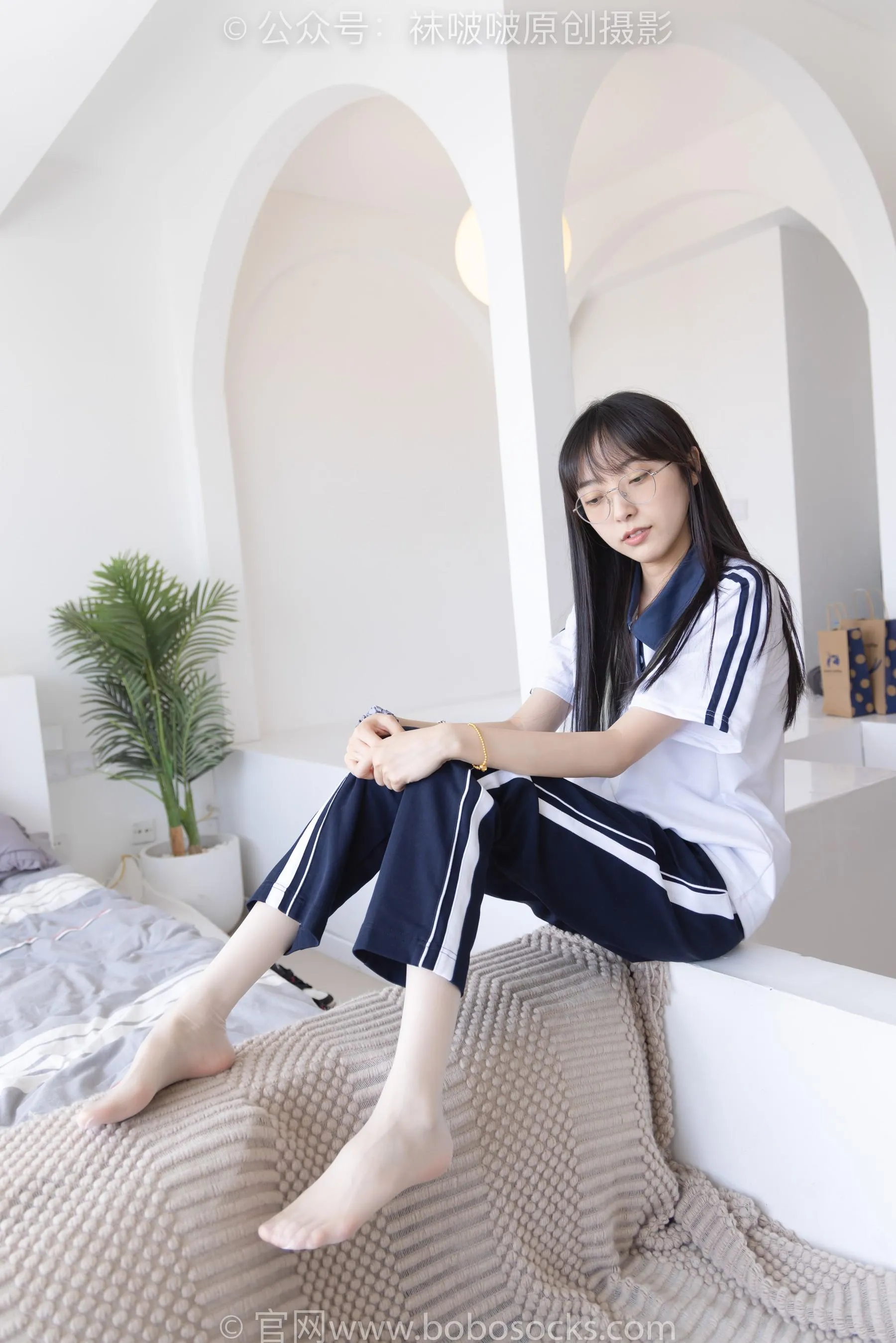[BoBoSocks袜啵啵]NO.207 稚予-aj板鞋、白棉袜、油亮白丝、校服裤里丝[23] [53P]插图4